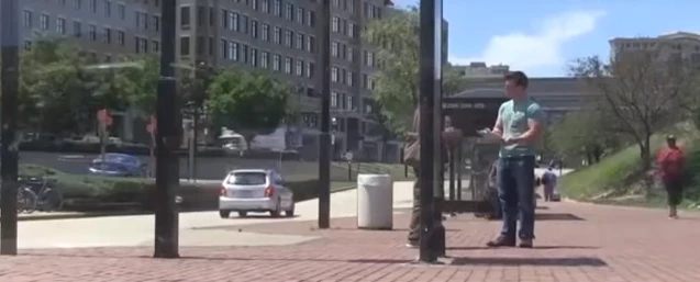 Πόσο υποκριτές είναι οι αντιρατιστές; – Η… απόλυτη αποδόμηση σε λίγα δευτερόλεπτα – Βίντεο